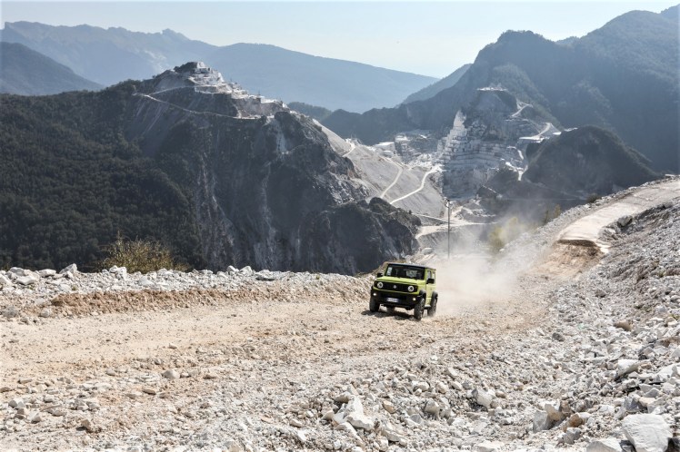 Suzuki_Carrara_Action_011