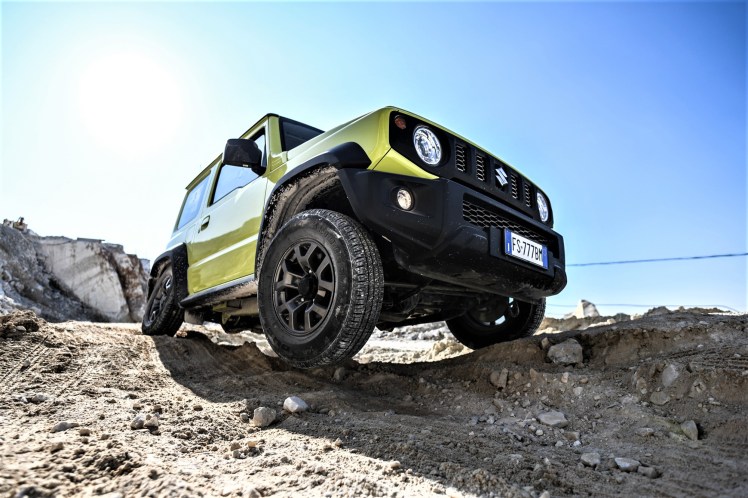 Suzuki_Carrara_Action_037