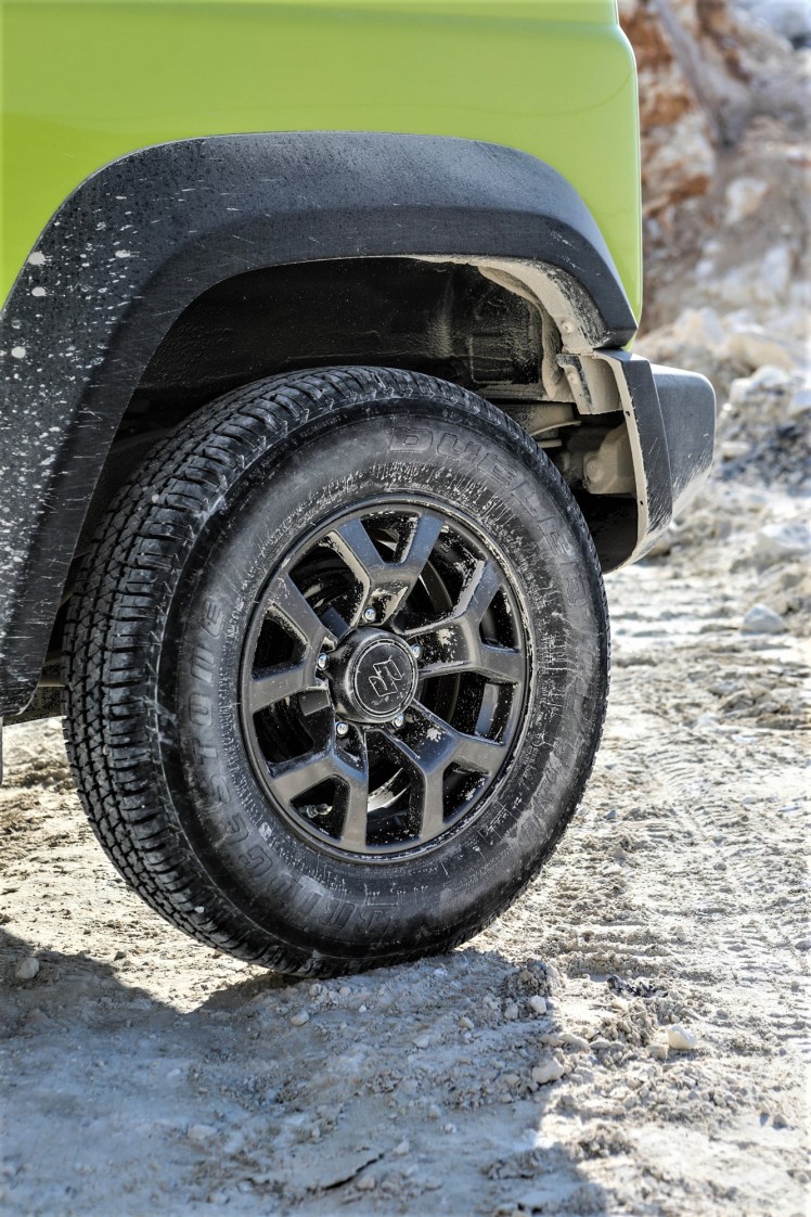 Suzuki_Carrara_Static_004